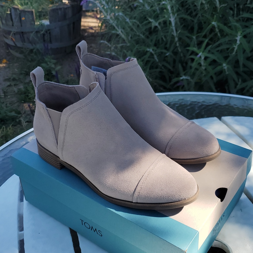 Toms Reese Desert Taupe Grey Suede Women's 10 NWT